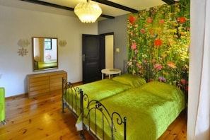 5 Schlafzimmer, Reisekinderbett, kostenloses WLAN, Bettwäsche