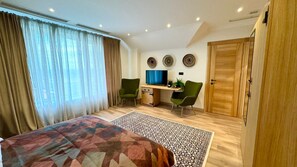 6 bedrooms, WiFi, bed sheets