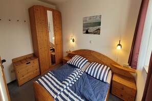 2 bedrooms, travel cot, free WiFi