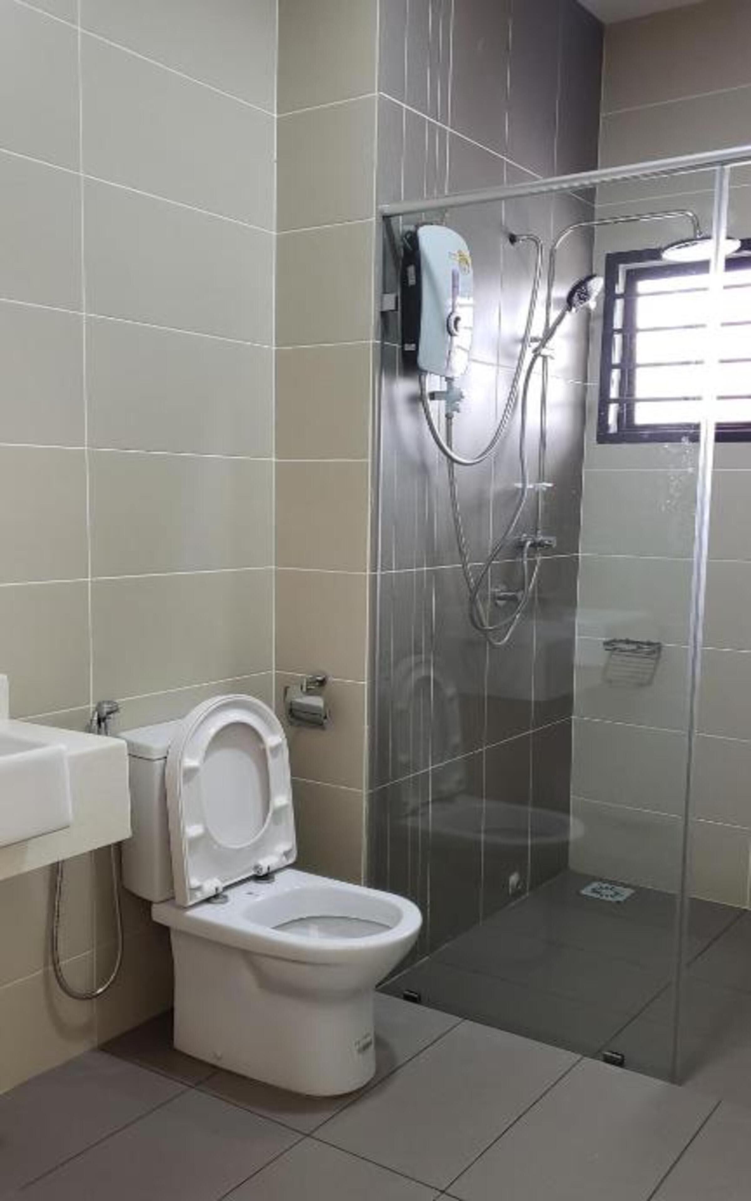 Deluxe Room, 1 King Bed | Bathroom