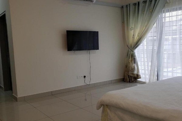 Deluxe Room, 1 King Bed | City view