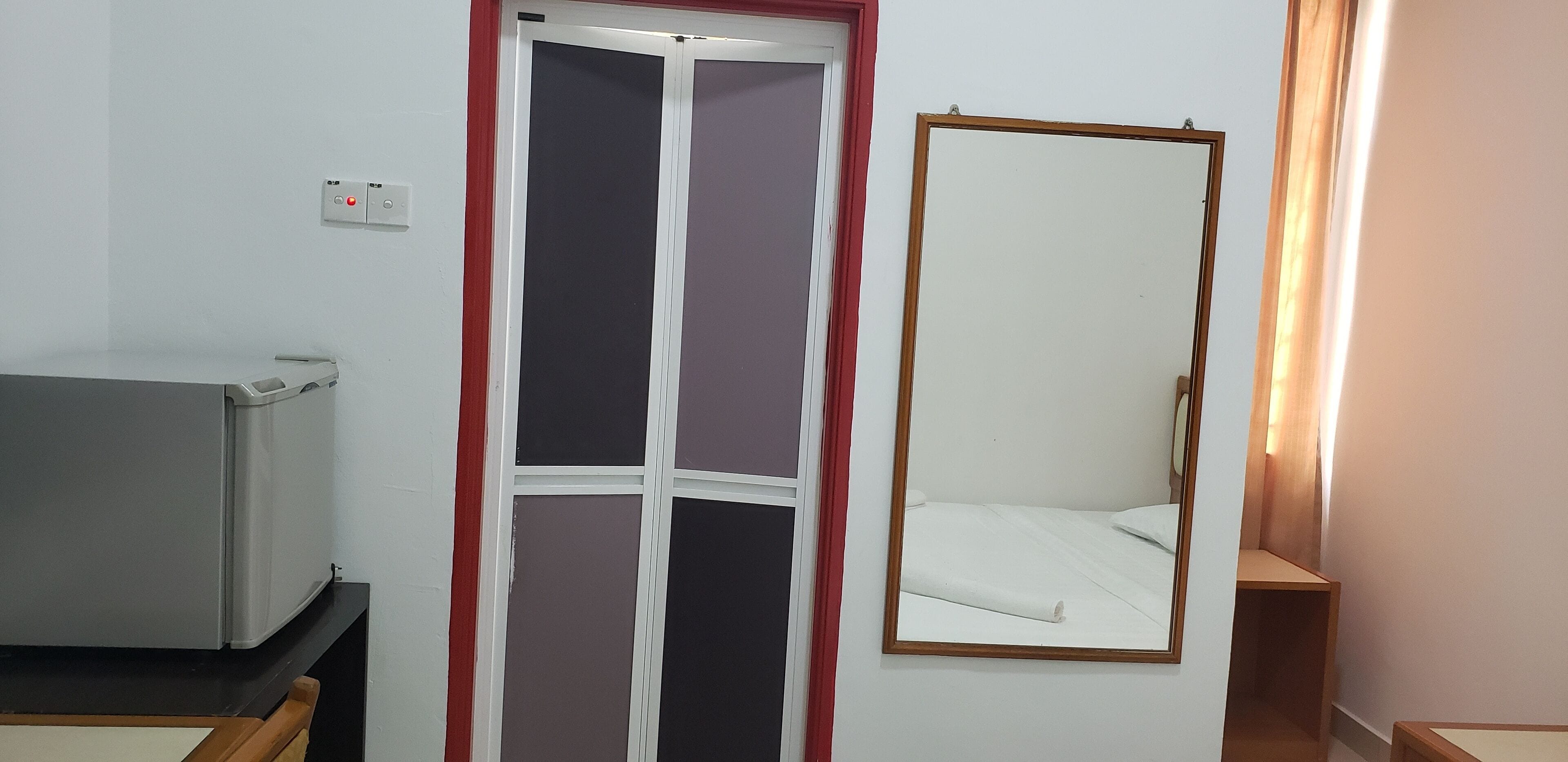 Desk, soundproofing, iron/ironing board, free WiFi