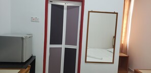 Deluxe Room, 1 King Bed, Non Smoking, City View | Desk, soundproofing, iron/ironing board, free WiFi - S ROSE HOTEL SEPANG (Sepang)