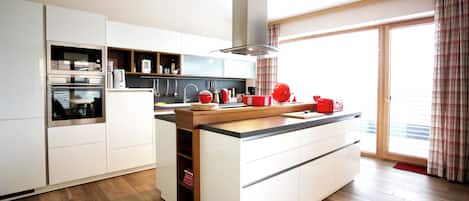 Micro-ondes, four, plaque de cuisson, lave-vaisselle