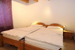 3 Schlafzimmer, Reisekinderbett