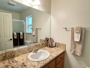Bathroom - Castagna Lodge (Wawona)