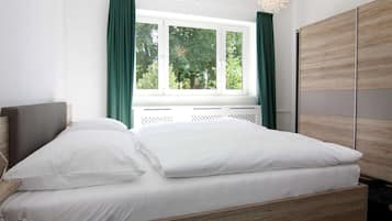 3 bedrooms, travel crib, WiFi (free)
