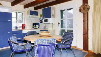 KĂŒhlschrank, Mikrowelle, Ofen, Herdplatte