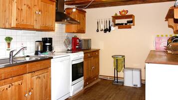 KĂŒhlschrank, Mikrowelle, Ofen, Herdplatte