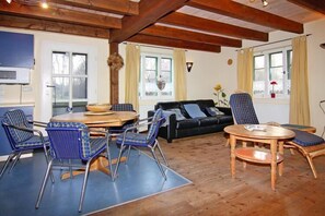 スマートテレビ、暖炉、卓球台