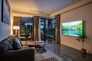 Presidential Suite, 3 Bedrooms, Club lounge access, River View - The Opera Residence Luxury Vacation (Ho Chi Minh City)