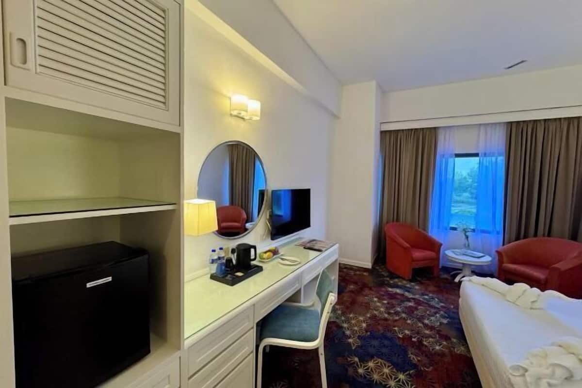 1 bedroom, minibar, in-room safe, laptop workspace