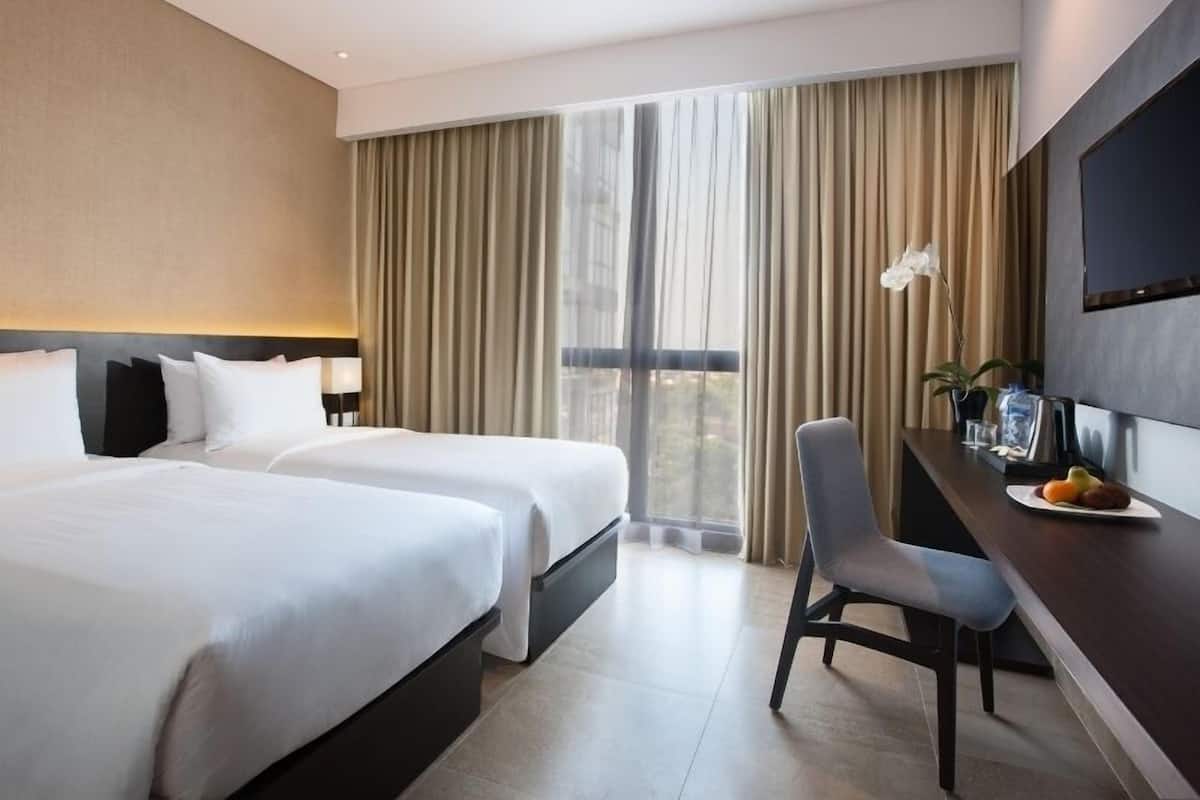 Superior Twin Room, City View | 1 bedroom, desk, free WiFi, bed sheets