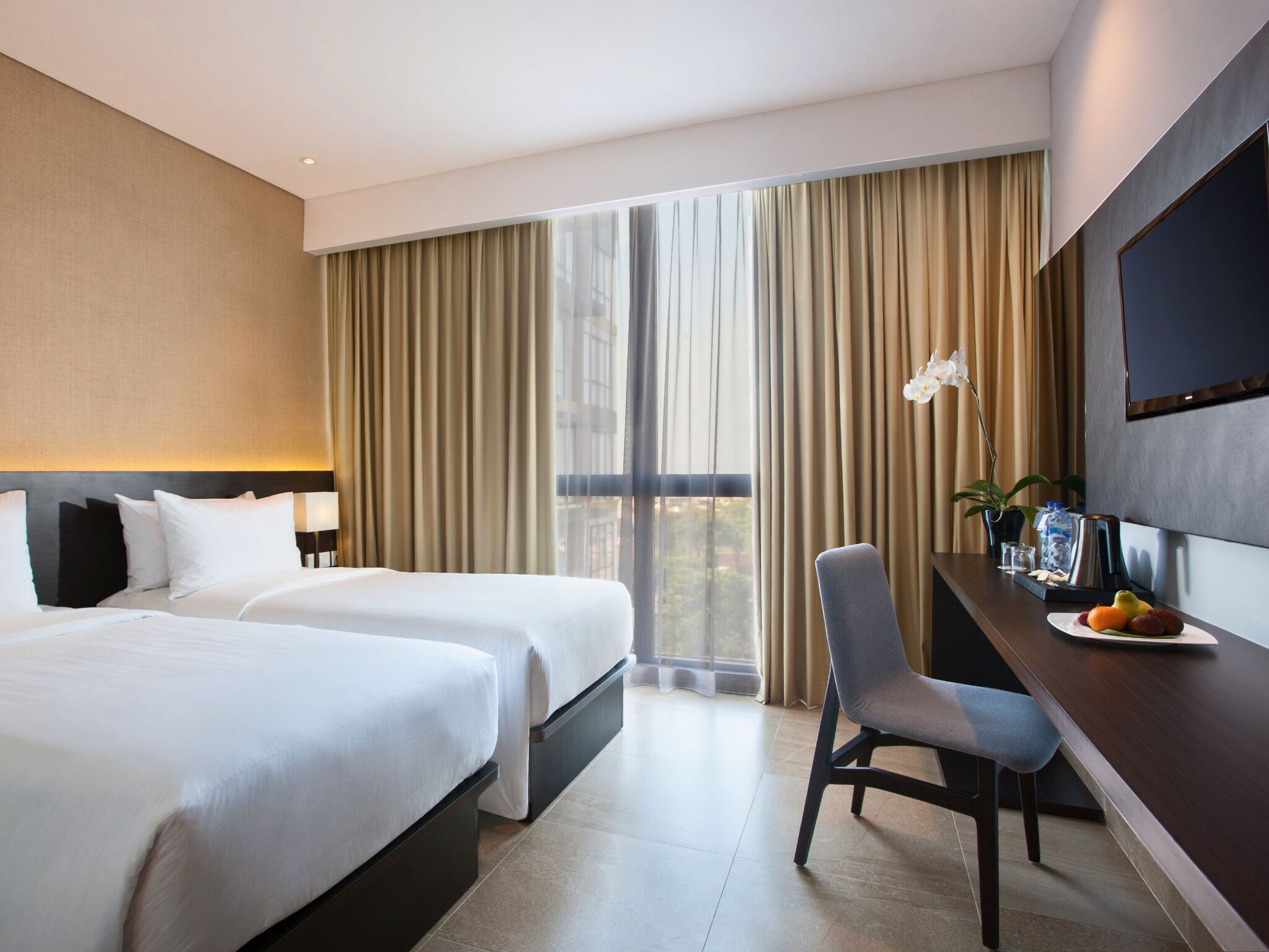 Superior Twin Room, City View | Desk, free WiFi, bed sheets