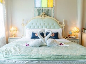 Luxury Suite | 1 bedroom, free WiFi - RoomQuest Baan Khun Phra The Iconic (Pak Kret)