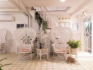 Reception - RoomQuest Baan Khun Phra The Iconic (Pak Kret)