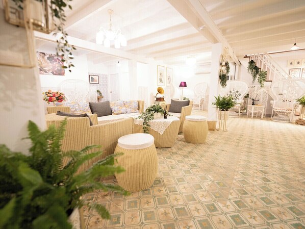 Interior detail - RoomQuest Baan Khun Phra The Iconic (Pak Kret)