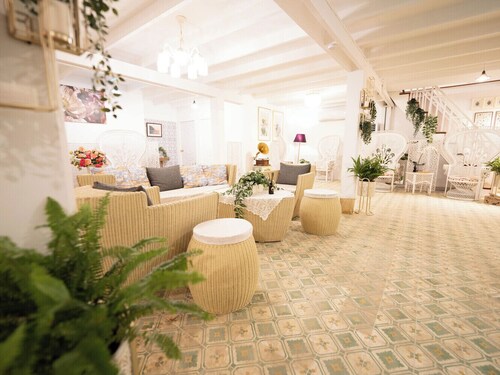 RoomQuest Baan Khun Phra The Iconic 