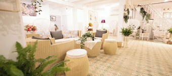 RoomQuest Baan Khun Phra The Iconic 