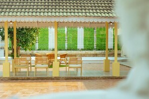 Courtyard - RoomQuest Baan Khun Phra The Iconic (Pak Kret)