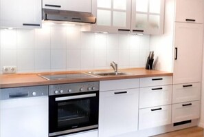 Fridge, oven, stovetop, dishwasher