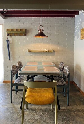 Dining - "container" Convertido en Acogedor Apartamento (Cajicá)