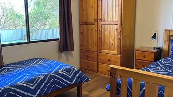 3 Schlafzimmer, Zimmersafe, Schreibtisch, Bügeleisen/Bügelbrett