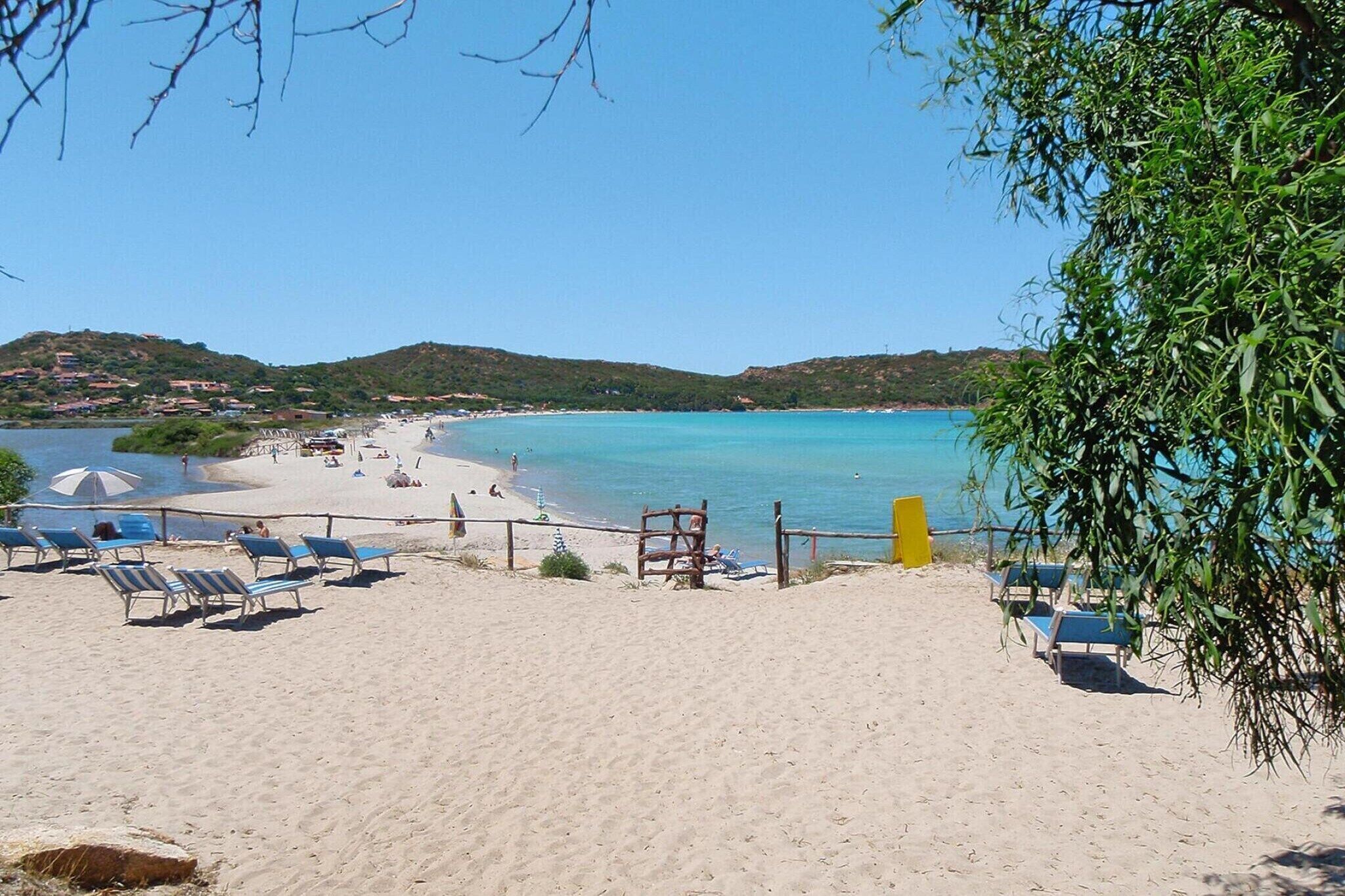 Plage à proximité, chaises longues