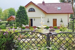 Exterior - Comfortable holiday home with a large garden (Swibno)