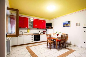 Fridge, stovetop, dishwasher, coffee/tea maker