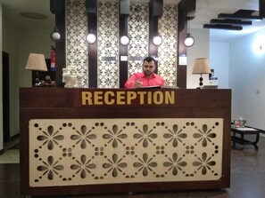 Reception - Hotel Globe (Karnal)