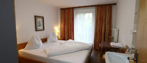 6 makuuhuonetta, vauvan matkasänky, ilmainen Wi-Fi