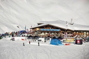 スノー スポーツと スキー