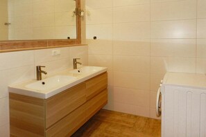 Douche, sèche-cheveux