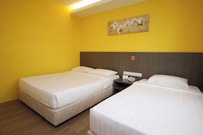 Family Room, City View | Seterika/papan seterika, Wi-fi percuma 