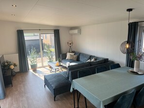 TV - De Zeebaars by Interhome (Scherpenisse)