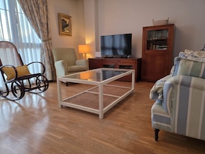 TV - 15A06 Apartamento centrico en Llanes (Llanes)