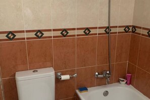A bathroom with a toilet, a shower, and a sink. - 15A06 Apartamento centrico en Llanes (Llanes)