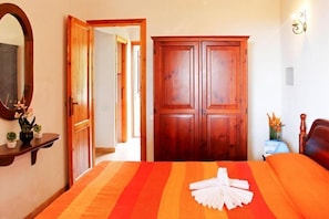 2 bedrooms, travel cot, free WiFi