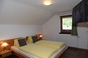 2 bedrooms, travel cot, free WiFi