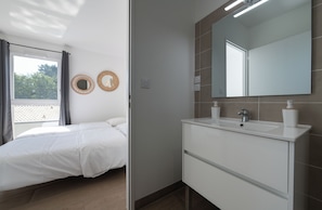 4 Schlafzimmer, Bügeleisen/Bügelbrett, WLAN