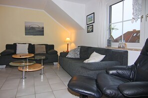 Smart TV, fireplace, stereo
