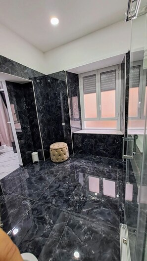 Bathroom - La Finestra sul Borgo (Naples)