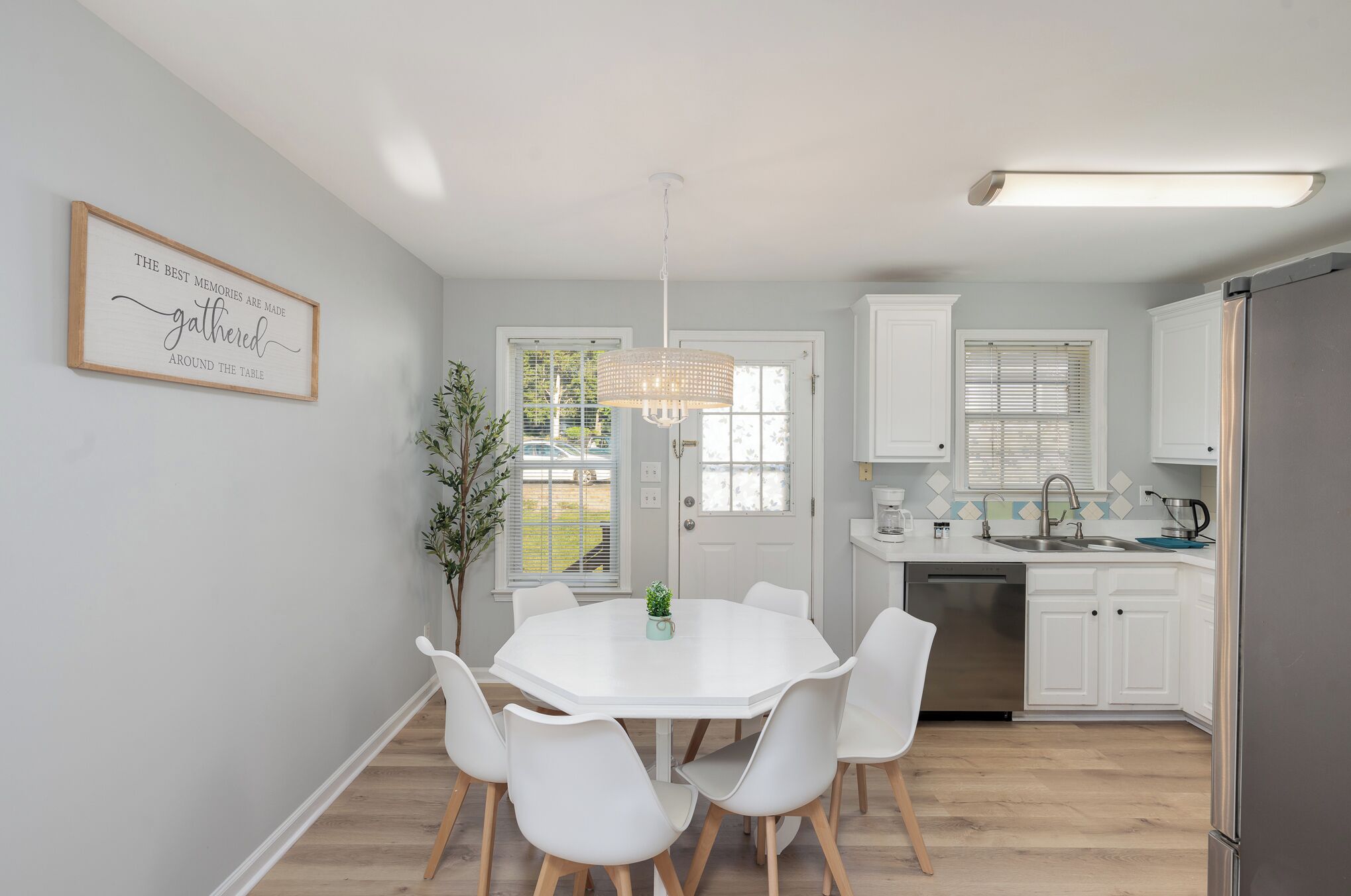 ثلاجة، ميكروويف، فرن، موقد طهي مسطح