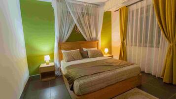 2 bedrooms, iron/ironing board, WiFi, bed sheets