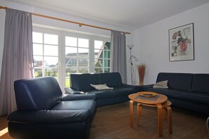 Smart TV, fireplace - Ferienwohnung im Reihenhaus, Friedrichskoog-Spitze (Friedrichskoog-Spitze)