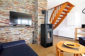 Smart TV, fireplace - Ferienwohnung im Reihenhaus, Friedrichskoog-Spitze (Friedrichskoog-Spitze)