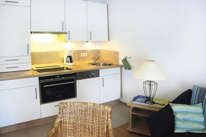 Fridge, oven, stovetop, coffee/tea maker - Apartment in Cuxhaven (Cuxhaven)
