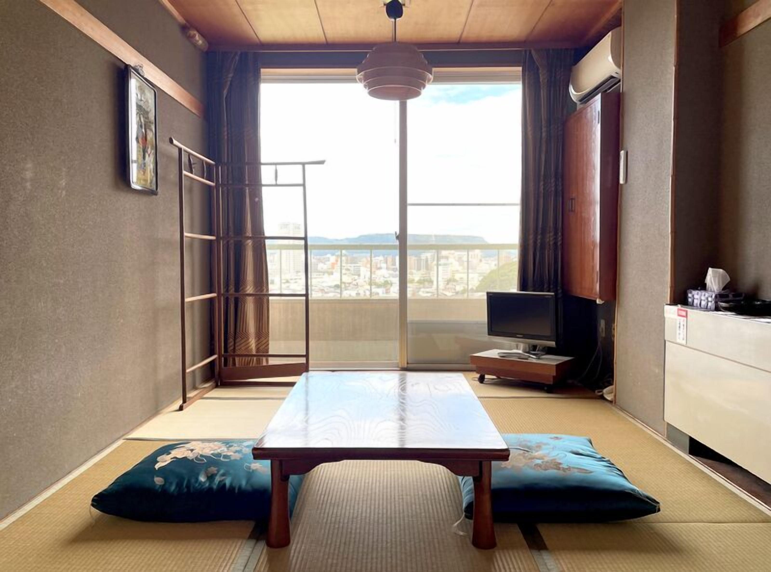 Quarto duplo tradicional, para não fumantes, banheiro compartilhado (1-2 pax) | Wi-Fi de cortesia