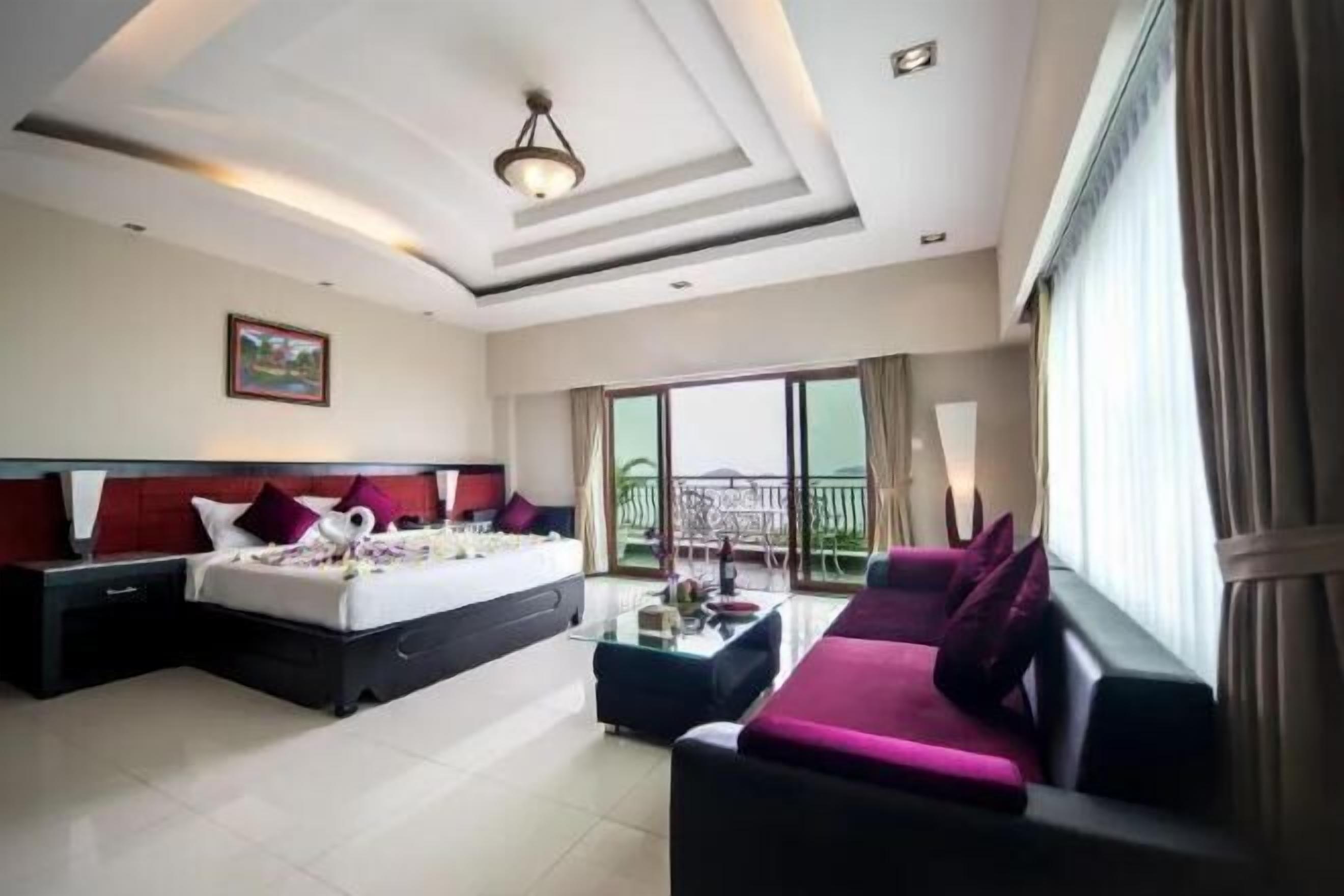 WiFi (無料)、ベッドシーツ